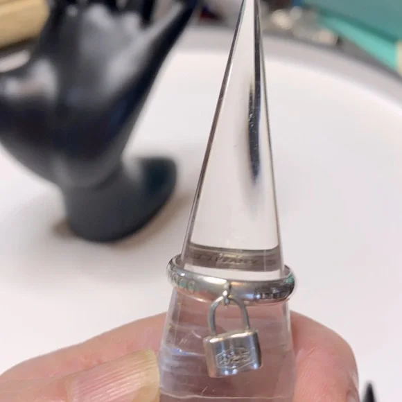 Tiffany & CO retired lock ring, antique ? - Picture 3 of 5